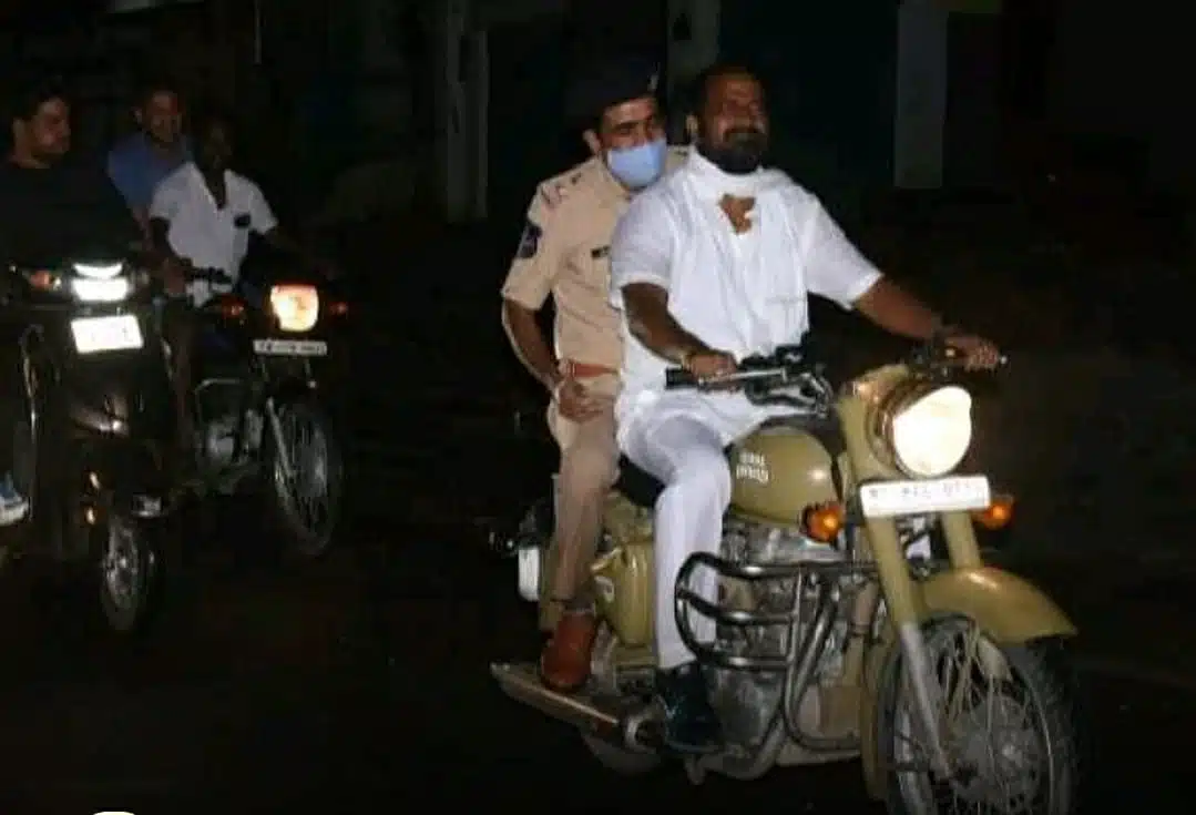 Mahboobnagar..తెల్లవారుజామున 4 గంటలకు ఎస్పీతో బైక్‌పై మంత్రి పర్యటన