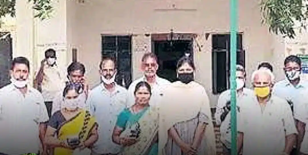 Nellore.. సర్వర్ సమస్యపై రేషన్ డీలర్ల ఆందోళన