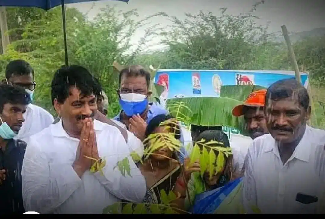 Chittor.. నాలుగు కిలోమీటర్ల పాటు మొక్కలు నాటే కార్యక్రమానికి శ్రీకారం..