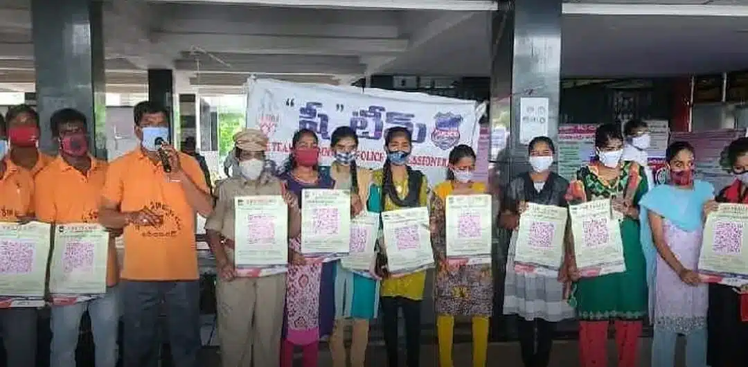 Karimnagar..కొవిడ్ నియంత్రణపై పోలీసు కళా బృందం అవగాహన