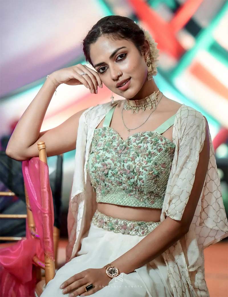 amala paul in Withe Dress Pics VIral.