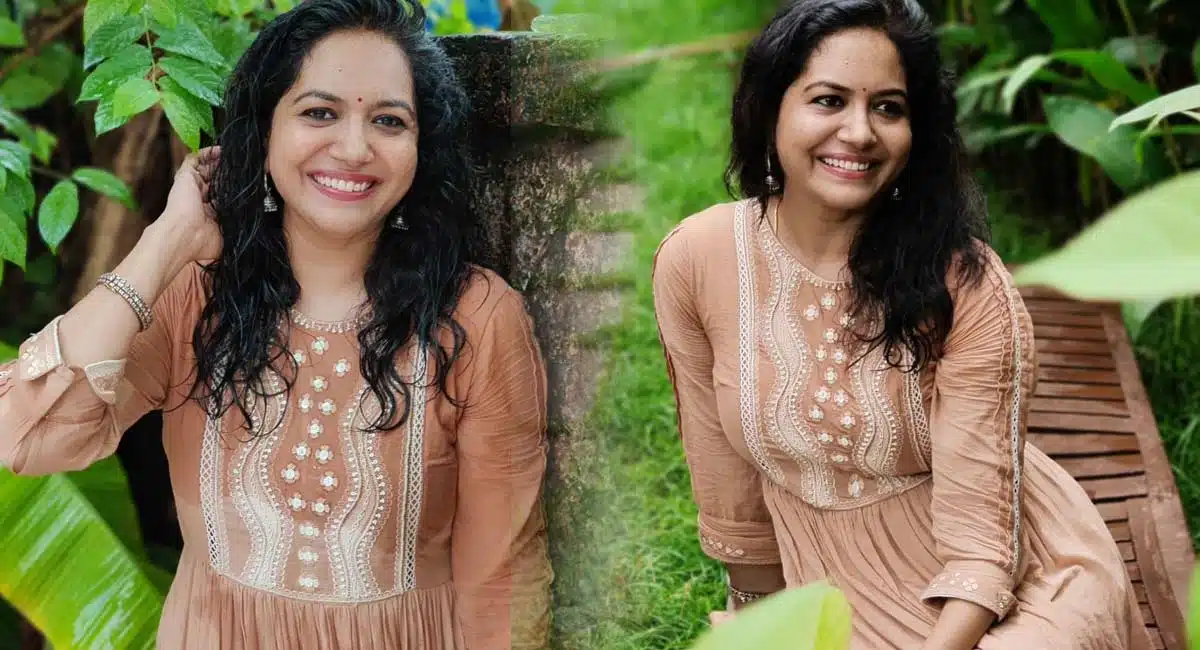 Singer Sunitha Enjoys Nature And Rain