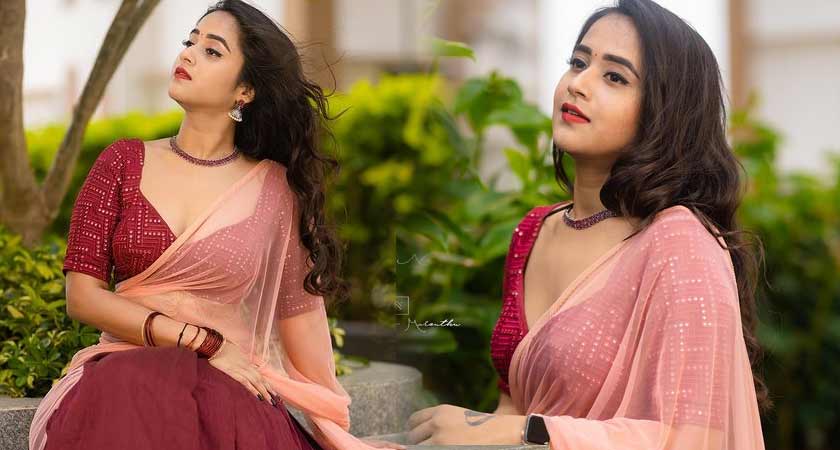 deepthi sunaina photos viral in socia media