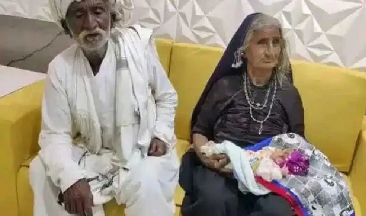 old woman gives birth to baby girl in gujarat