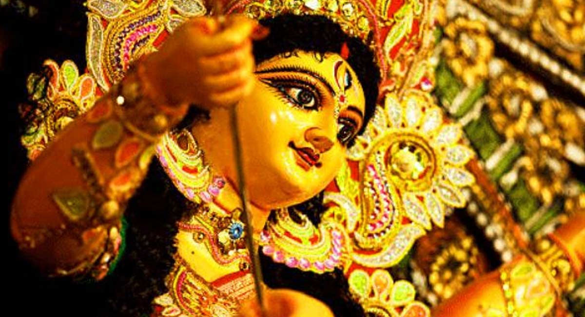 Navratri : నవరాత్రులల్లో ఏ రోజు ఏ రంగు దుస్తులు ధరించాలో మీకు తెలుసా ?