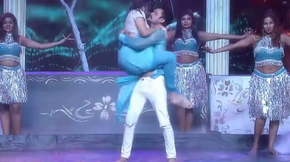 dancer pandu romantic performance with teju in thaggede le event