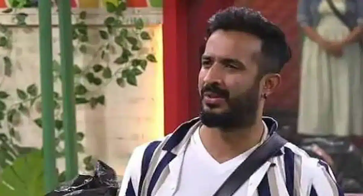 Anchor Ravi out of the house