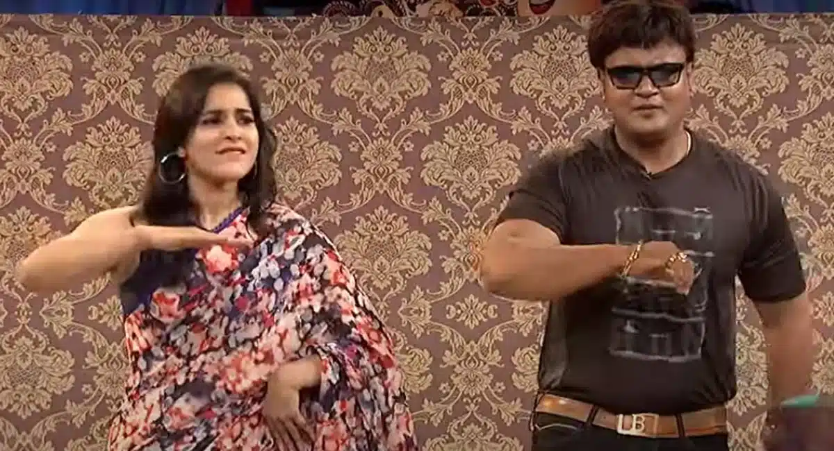 Anchor rashmi energetic dance With bullet bhaskar