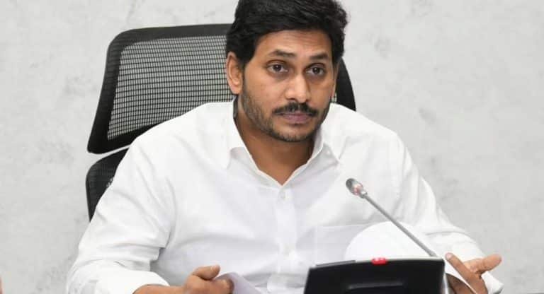 Ys jagan : వాళ్లు వైఎస్ జ‌గ‌న్ ను ఇర‌కాటంలో ప‌డేస్తున్నారుగా..?