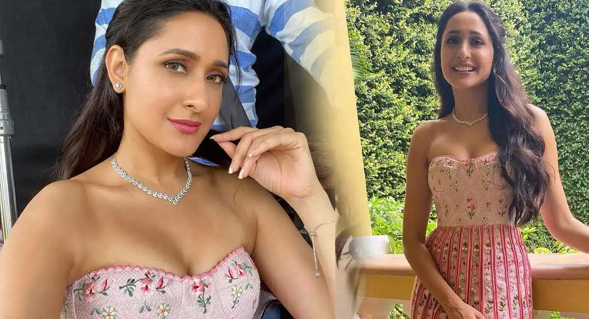 pragya jaiswal shared her latest pics