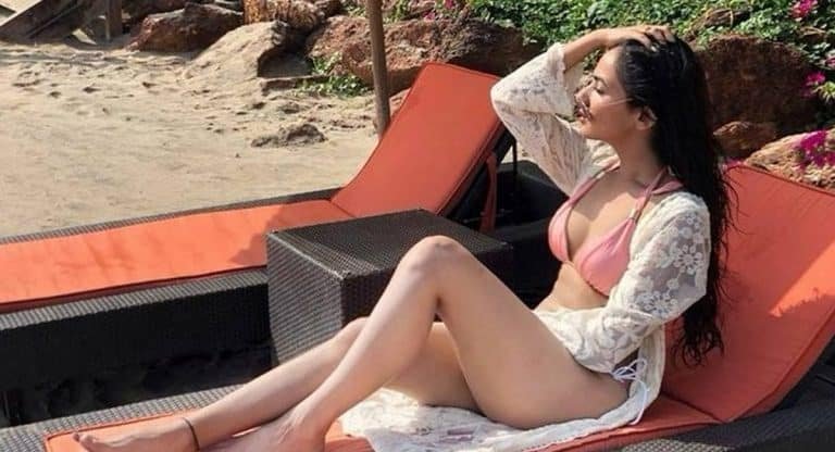 Sonal Chauhan :  వామ్మో..అందాలన్నీ చూపించేసిన సోనాల్ చౌహాన్.!
