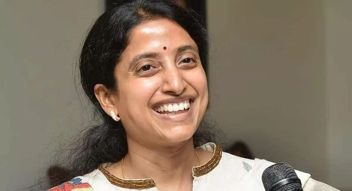 ys bharati will come to active in politics