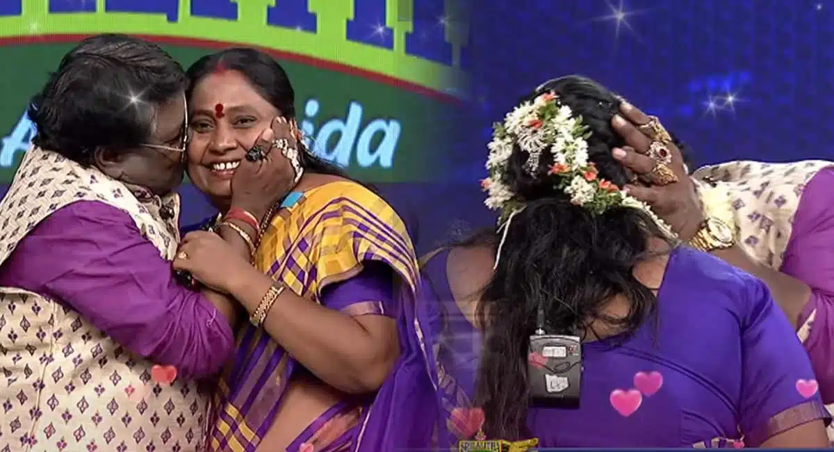 jabardasth apparao ksses his wife in cash show