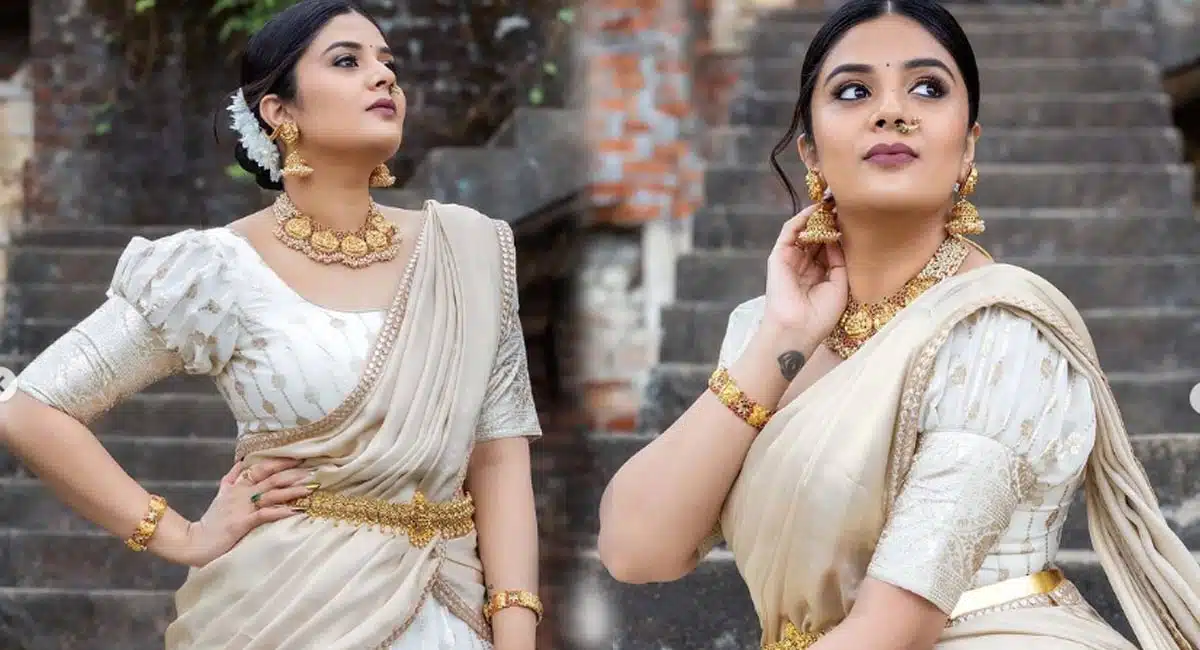 srimukhi viral pics