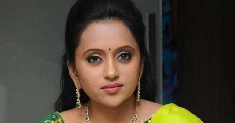 Suma : ఇంట్లో వాళ్ల బెదిరింపులు!.. రాజీవ్ కనకాల కాళ్లకు మొక్కిన సుమ