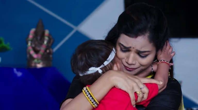 Vadinamma 10 Nov Today Episode : రిషి తనకు దక్కకుండా పోతాడేమోనని పిచ్చిదానిలా ప్రవర్తిస్తున్న శైలూ.. రఘురామ్ ను అనరానిమాటలు అన్న జనార్ధన్