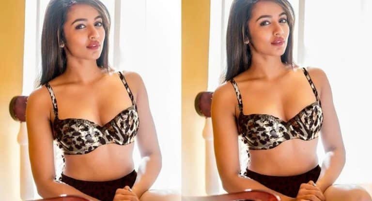 Tejaswi : అందాల బాంబు పేల్చుతున్న తేజస్వీ.. సోకుల సోయ‌గం..