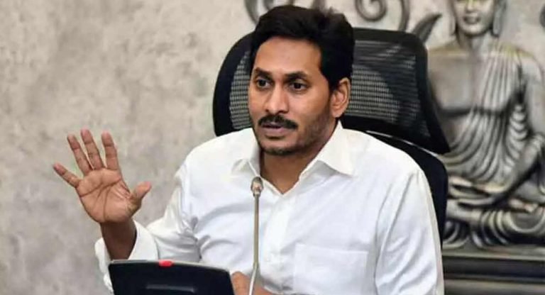 Ys Jagan : వైఎస్ జగన్ తో మీటింగ్ కి చిరంజీవితో పాటు ఎన్టీఆర్‌, మహేష్‌, ప్రభాస్‌ వెళ్లడం సాధ్యమా?