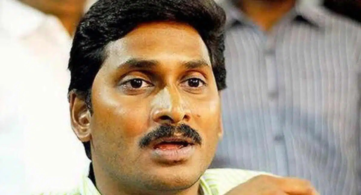 ys jagan 3 capitals issue seems to benefit tdp