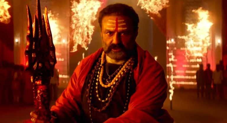 Akhanda collections : ‘బాలయ్య’ నట విశ్వరూపం.. ‘అఖండ’ మెరుపులు అభిమానుల అరుపులు.. తొలిరోజే భారీ కలెక్షన్స్..!