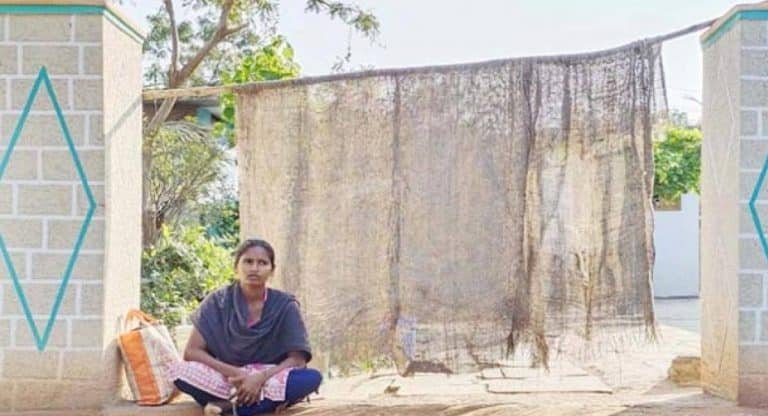 women protest : ప్రేమ, సహజీవనం, ఆపై గర్భం.. పెళ్లి మాట ఎత్తేసరికి పరార్.. యువకుడి ఇంటి ఎదుట బాధితురాలి ఆందోళన..!