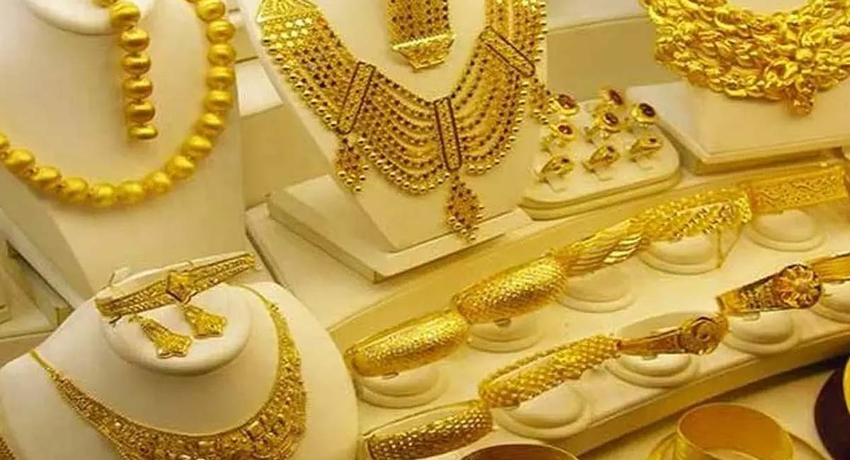 Today Gold Rates : మగువలకు షాకింగ్ న్యూస్.. మళ్ళీ పెరుగుతోన్న బంగారం ధరలు..!