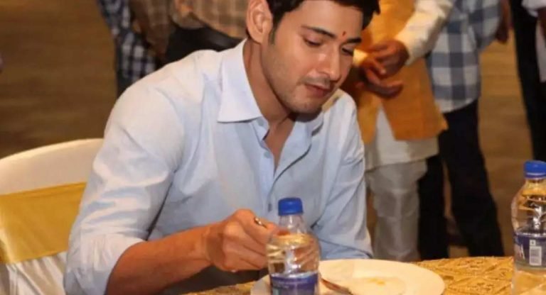 Mahesh Babu : న‌మ్ర‌త కాకుండా.. ఆమె వంట చేస్తే మహేశ్‌బాబు లొట్టలేసుకుంటూ తింటారట.. ఇంతకీ ఎవరు ఆమె..?