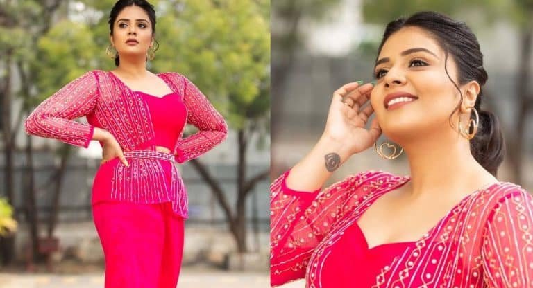 Sreemukhi  : ఓర చూపుతో మత్తెక్కిస్తున్న శ్రీముఖి.. యూత్‌ను కట్టిపడేస్తున్న లేటెస్ట్ పిక్..