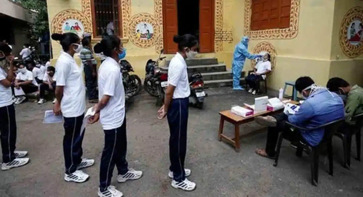 Lockdown due to Omikran varient in siricilla district telangana