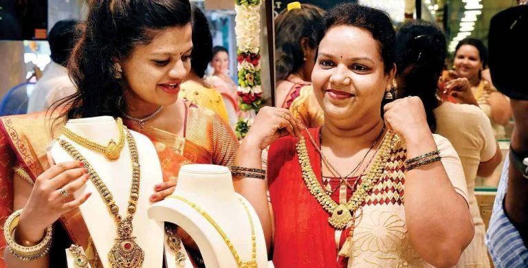Today Gold Rates : మహిళలకు గుడ్ న్యూస్.. స్థిరంగా బంగారం, పెరిగిన వెండి ధరలు.. ఎంతో తెలుసా?