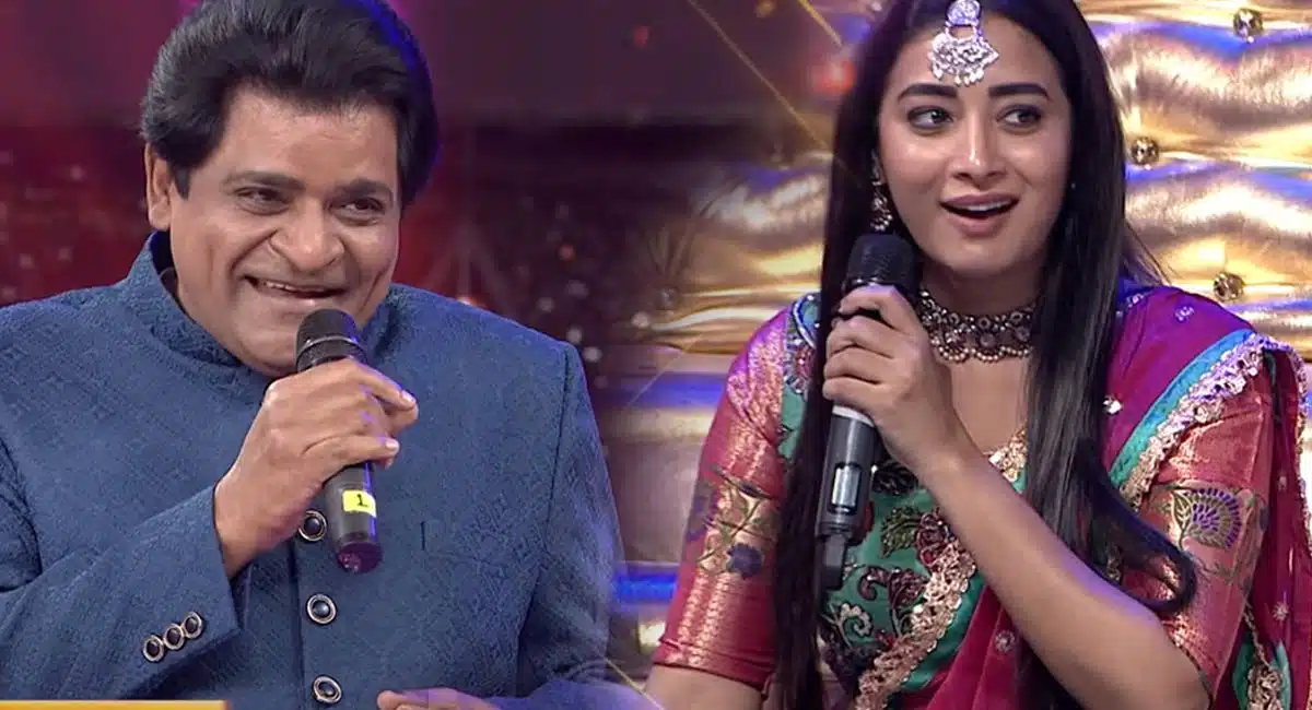 comediyan ali calls anchor Bhanu Sree to his house for a party