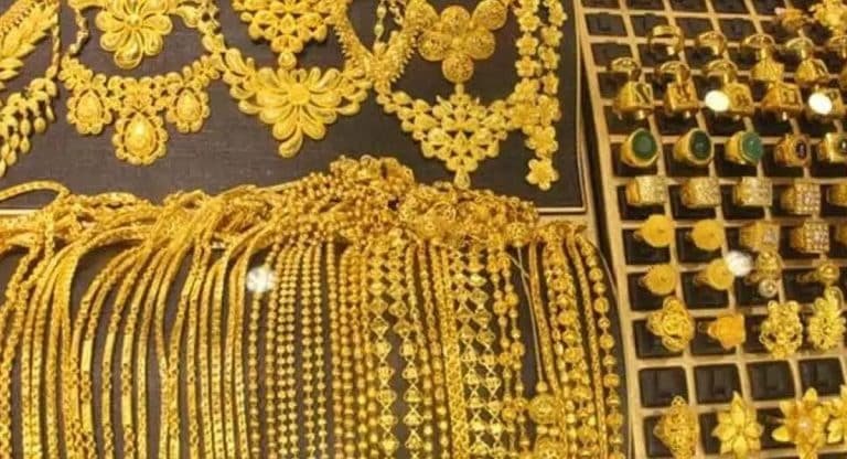Today Gold Rates : గుడ్ న్యూస్.. తగ్గిన బంగారం రేట్లు.. నేటి ధరల వివరాలు ఇలా ఉన్నాయి.