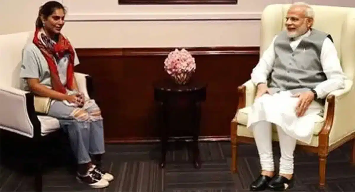 upasana met pm modi in tourn jeans netizen angry over her dress