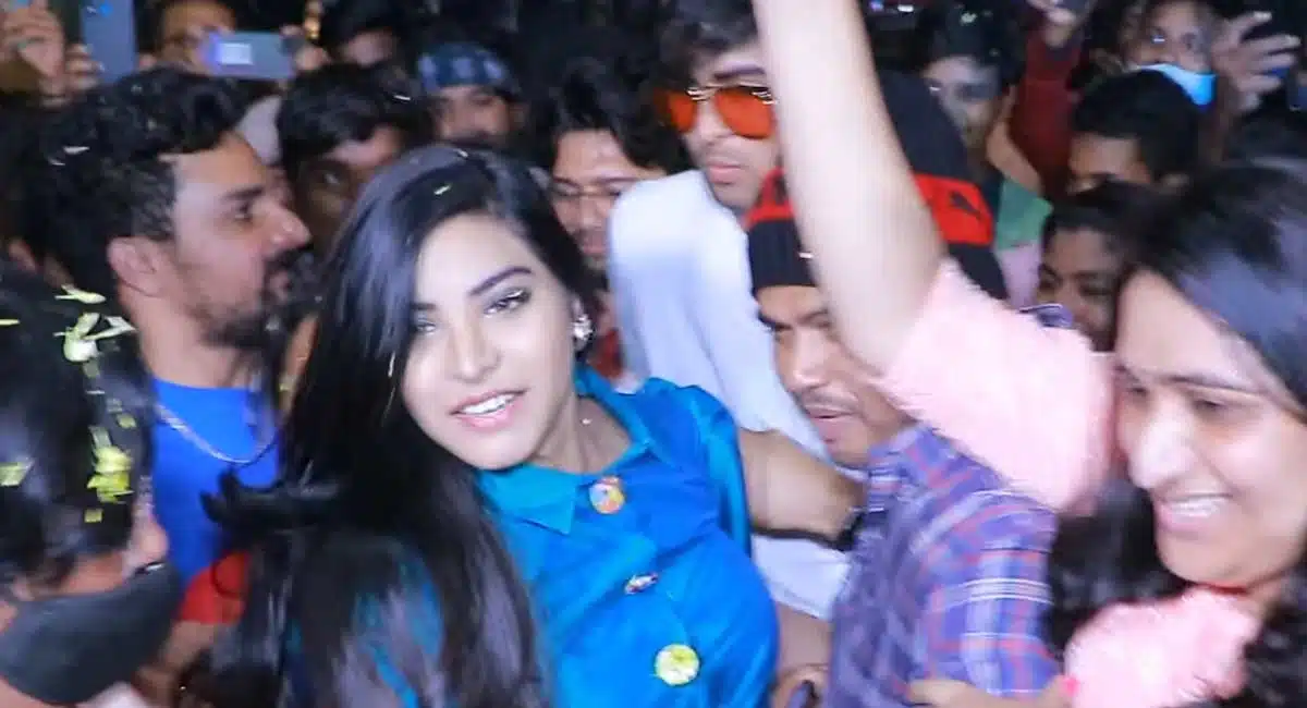 priyanka singh grand welcome to after her elimination from bigg boss 5 Telugu
