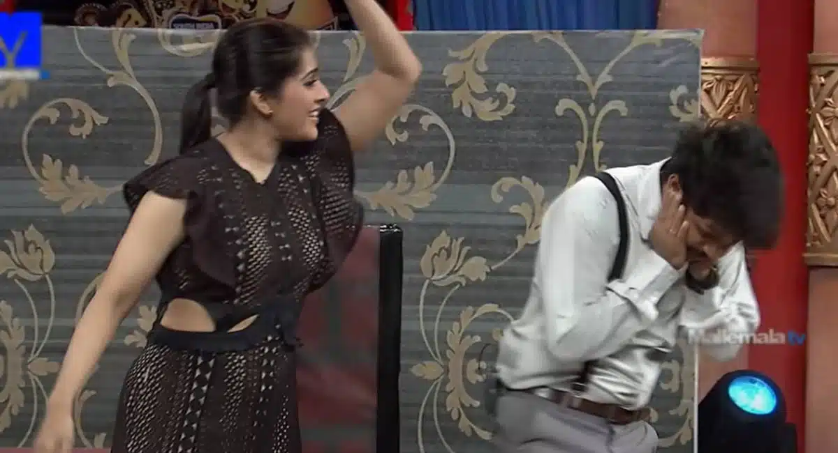 Rashmi Gautam Beats Comedian Pandu On Jabardasth