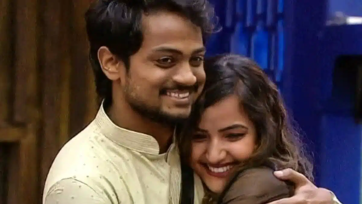 Nagarjuna Satires On Siri Shanmukh Hugs