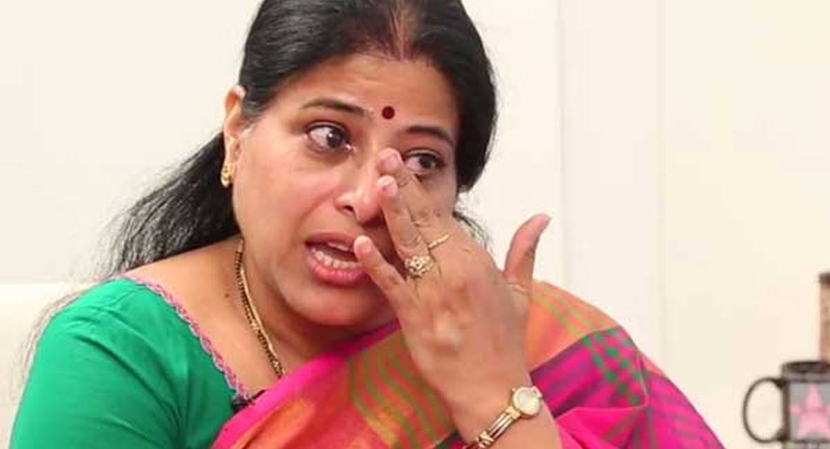 Sudha : భర్త, కొడుకు వదిలేశారని కన్నీటి పర్యంతమైన సుధ.. వాళ్లకూ తనలాంటి పరిస్థితి వస్తుందని నటి శాపం..