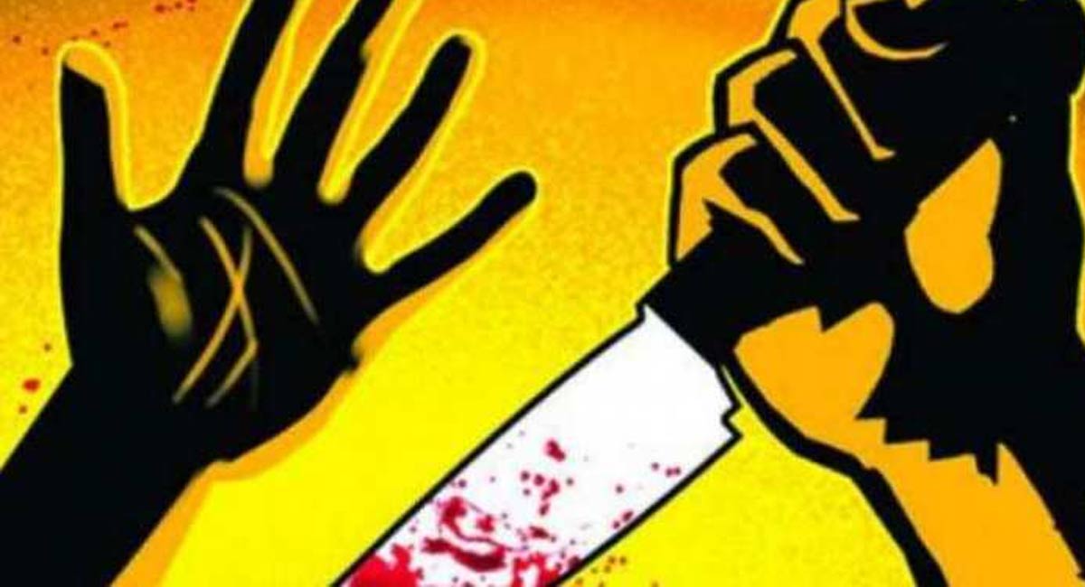 Crime : భర్తను గొడ్డలితో నరికి చంపిన భార్య.. కారణమేమిటంటే..!