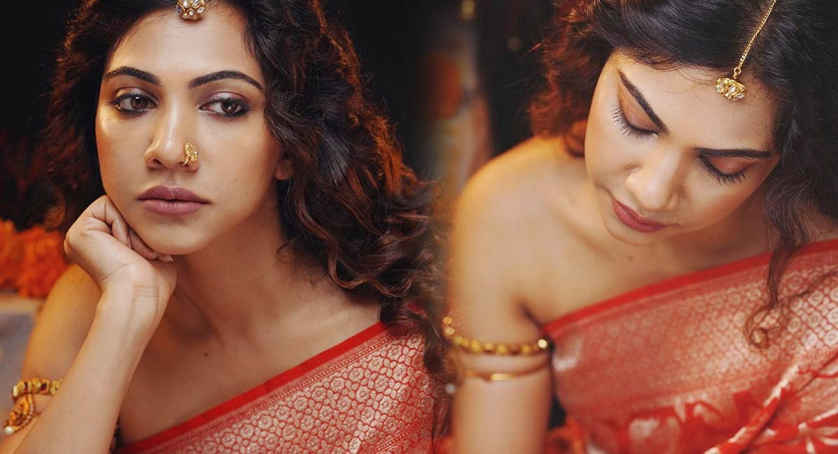 Madonna Sebastian : జాకెట్ వేసుకోకుండా చీర‌క‌ట్టులో మ‌తులు పోగొడుతున్న నాగ చైత‌న్య బ్యూటీ..!