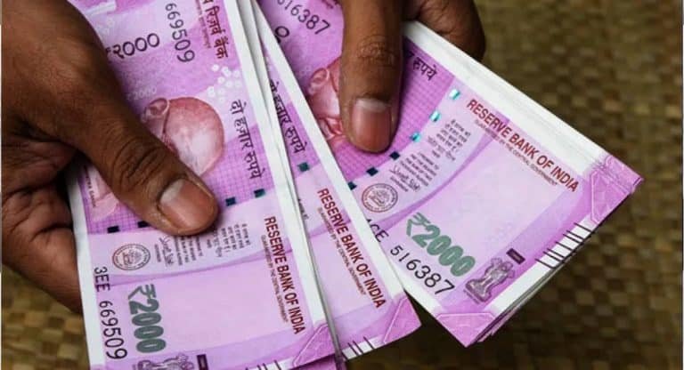Bank Interest Rates : బ్యాంకు యూజర్లకు శుభవార్త.. వడ్డీ రేట్లను పెంచిన ప్రైవేటు బ్యాంకు