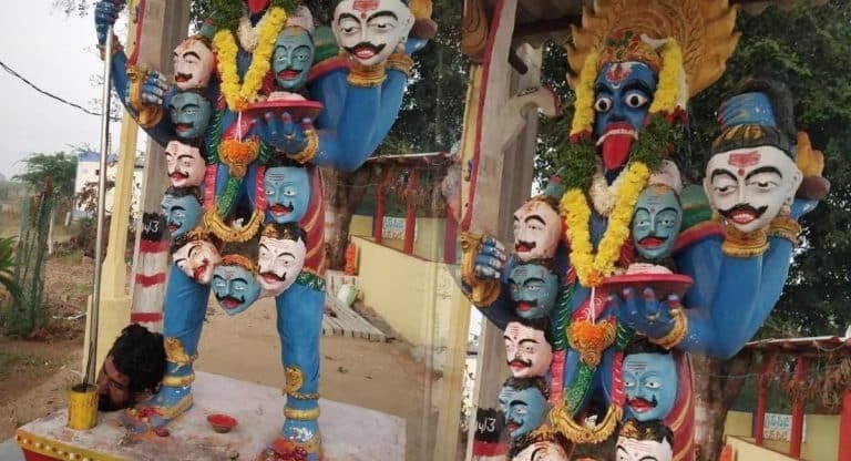 Nalgonda : బ్రేకింగ్‌.. నల్గొండలో మొండెం కలకలం.. మహంకాళి విగ్రహం కాళ్ల వద్ద వ్యక్తి మొండెం ప్రత్యక్షం..!