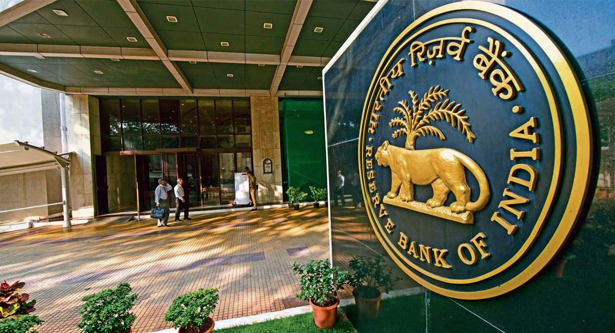 RBI : లోన్ తీసుకున్న వారికి గుడ్‌ న్యూస్ ..? వడ్డీ రేట్లు ఎప్పటి వరకు పెరగవంటే..