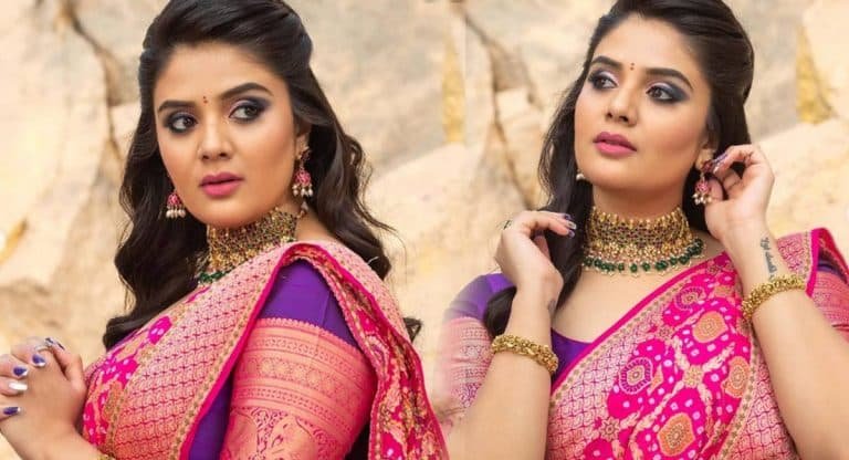 Srimukhi : కొంటె చూపులతో కట్టిపడేస్తున్న శ్రీముఖి.. ఫొటో వైరల్