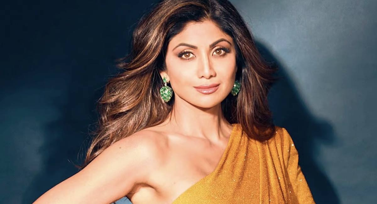 Shilpa Shetty : శిల్పాశెట్టికి బ‌ల‌వంతంగా ముద్దులు పెట్టిన న‌టుడు.. ఇద్ద‌రిపై కేసు..!