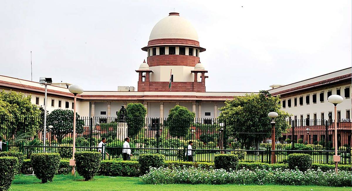 Supreme Court : సుప్రీం కోర్టు సంచలన తీర్పు.. ఎస్సీ, ఎస్టీ రిజర్వేషన్లు ఒకే రాష్ట్రానికే..!