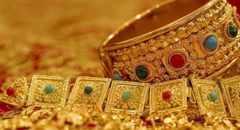 Today Gold Rates : బంగారం కొంటే ఇప్పుడే కొనాలి.. ఎంత తగ్గాయో తెలుసా.. మార్కెట్లో నేటి ధరలివే.!