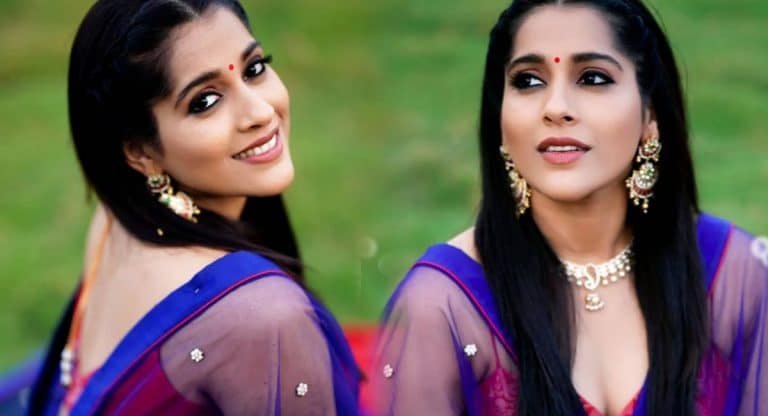 Rashmi Gautam : వామ్మో.. అలా నయనాలు, నడుమందాలతోనే మతి పోగొడుతున్న రష్మి గౌతమ్..