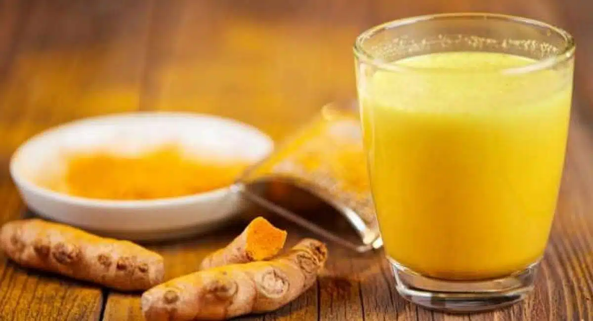 Health benefits of drinking milk mixed with turmeric