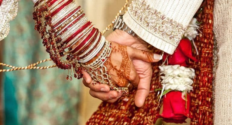 Wedding : దండ విసిరేశాడని పెళ్లి వద్దన్న పెళ్లి కూతురు…!