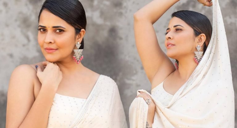 Anasuya : వామ్మో.. ఆ ఊపుళ్లు ఏంది అన‌సూయ‌.. వైట్ సారీలో అతిలోక‌సుంద‌రిని గుర్తు చేస్తున్నావుగా..!
